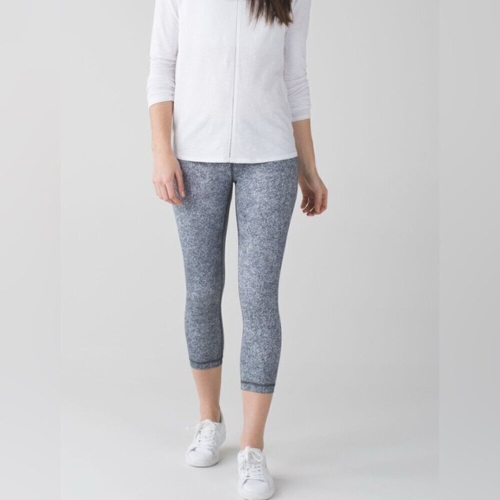 LULULEMON - Wunder Under Crop III Rio Mist White Black Size 6